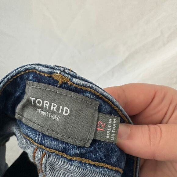 TORRID Shorts Womens 12 Denim Jeans Feel the Fit Stretch Blue Cut Off Summer 3" - Picture 6 of 6